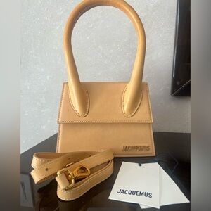 JACQUEMUS
Yellow 'Le Chiquito Moyen'
Bag